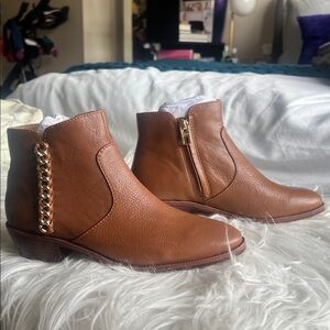 NWT Coach Sz 7 Brown Leather Chelsea Ankle Boots with chain detail